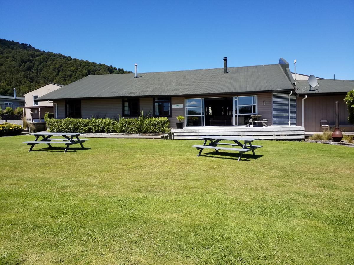 The Crossing Lodge Erua Exterior photo
